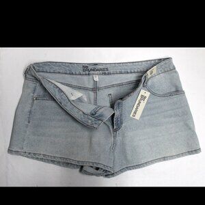 No Boundaries Size 18 Light Wash High Rise Mom Denim Blue Jean Shorts